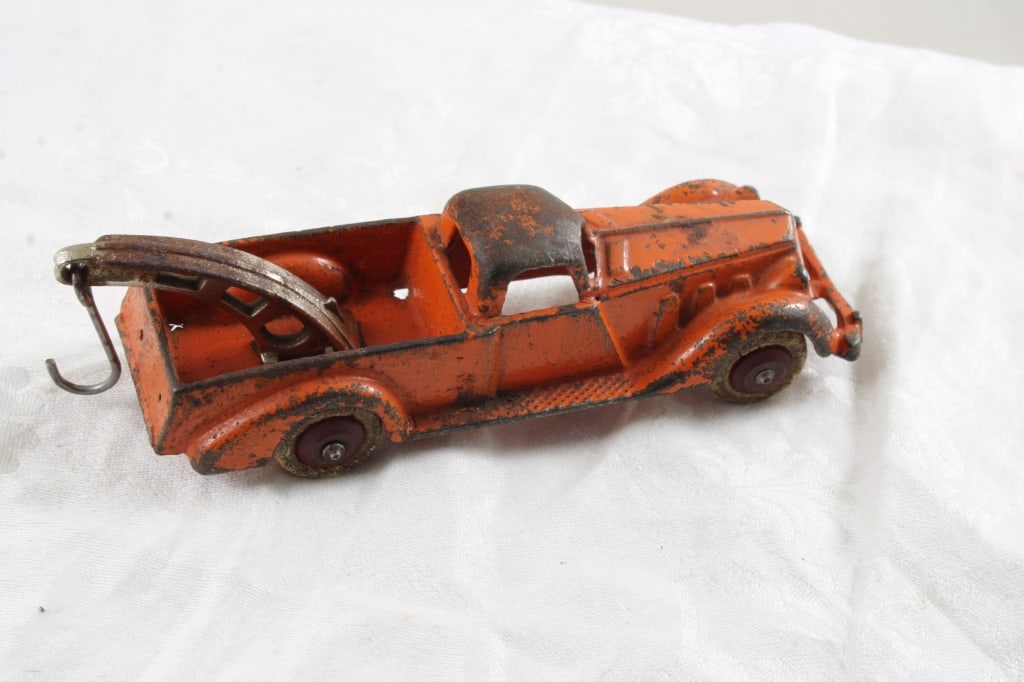 Hubley #2234 Cast Iron Tow Truck - 3
