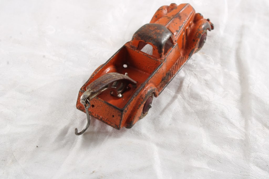 Hubley #2234 Cast Iron Tow Truck - 4