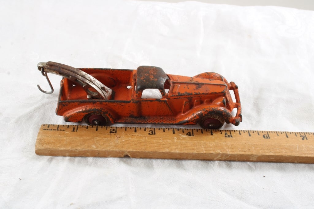 Hubley #2234 Cast Iron Tow Truck - 7