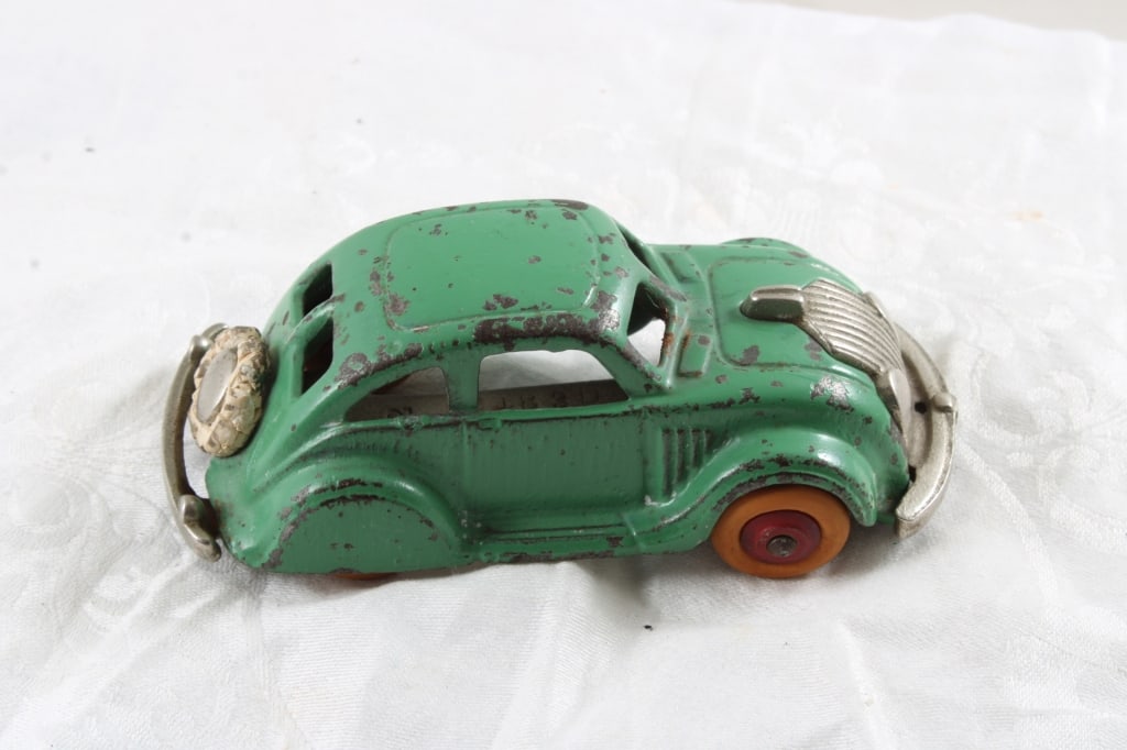 Hubley Chrysler Airflow Cast Iron Coupe - 3