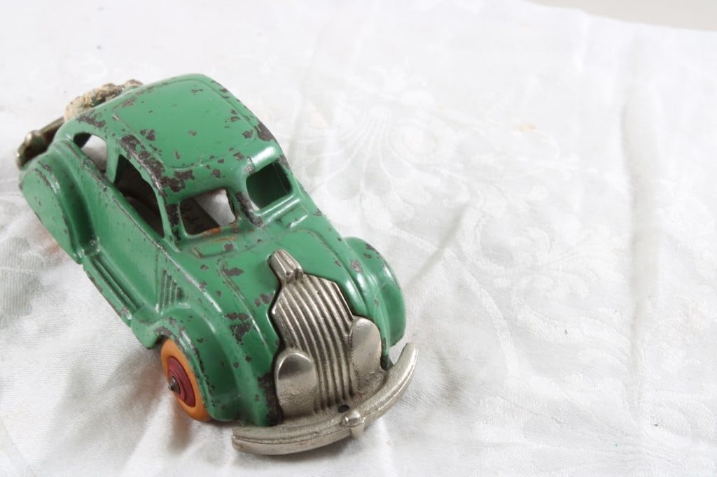 Hubley Chrysler Airflow Cast Iron Coupe - 4