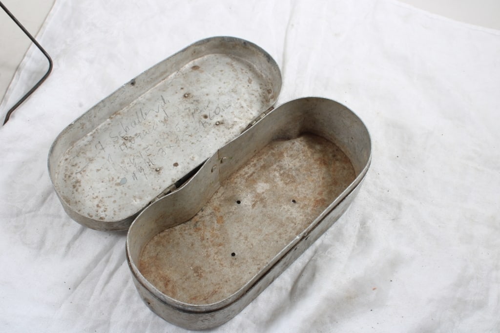 WW2 German Mess Kit, Luftwaffe Goggles in Case - 11