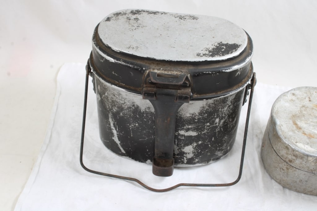 WW2 German Mess Kit, Luftwaffe Goggles in Case - 2