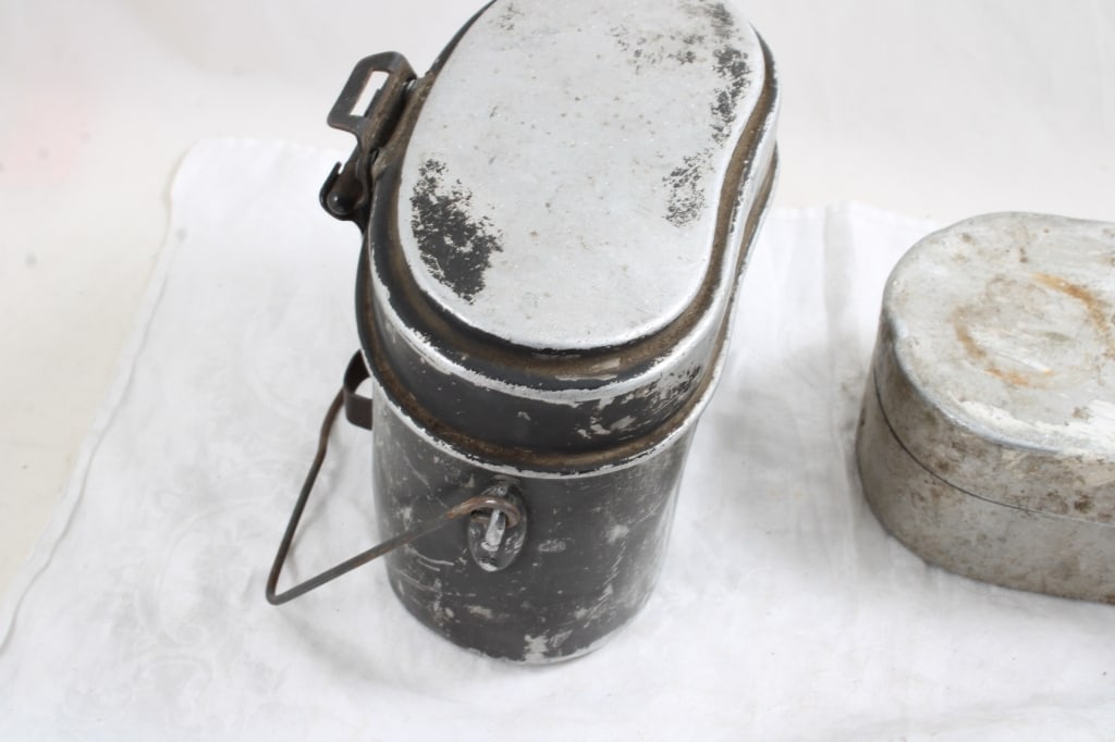 WW2 German Mess Kit, Luftwaffe Goggles in Case - 3