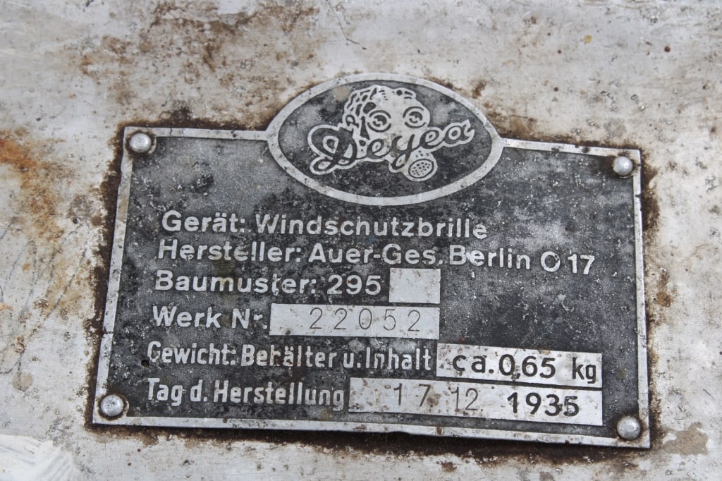 WW2 German Mess Kit, Luftwaffe Goggles in Case - 8