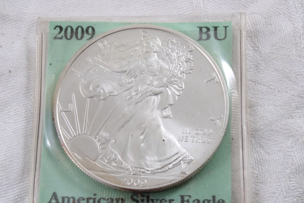 2009 Silver Eagle 1 Troy Oz .999 Pure Silver (1 of 5)