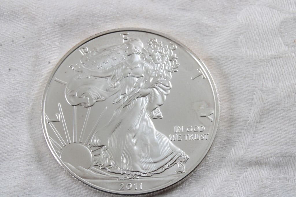 2011 Silver Eagle 1 Troy Oz .999 Pure Silver (1 of 4)