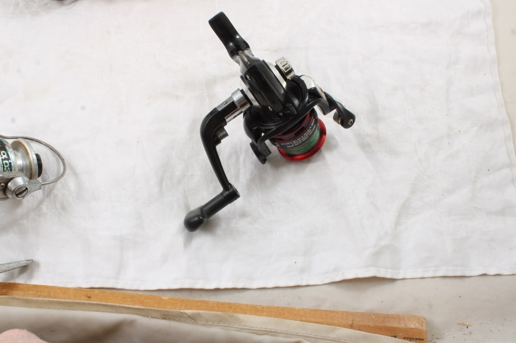 9 Vintage Fishing Reels - 7