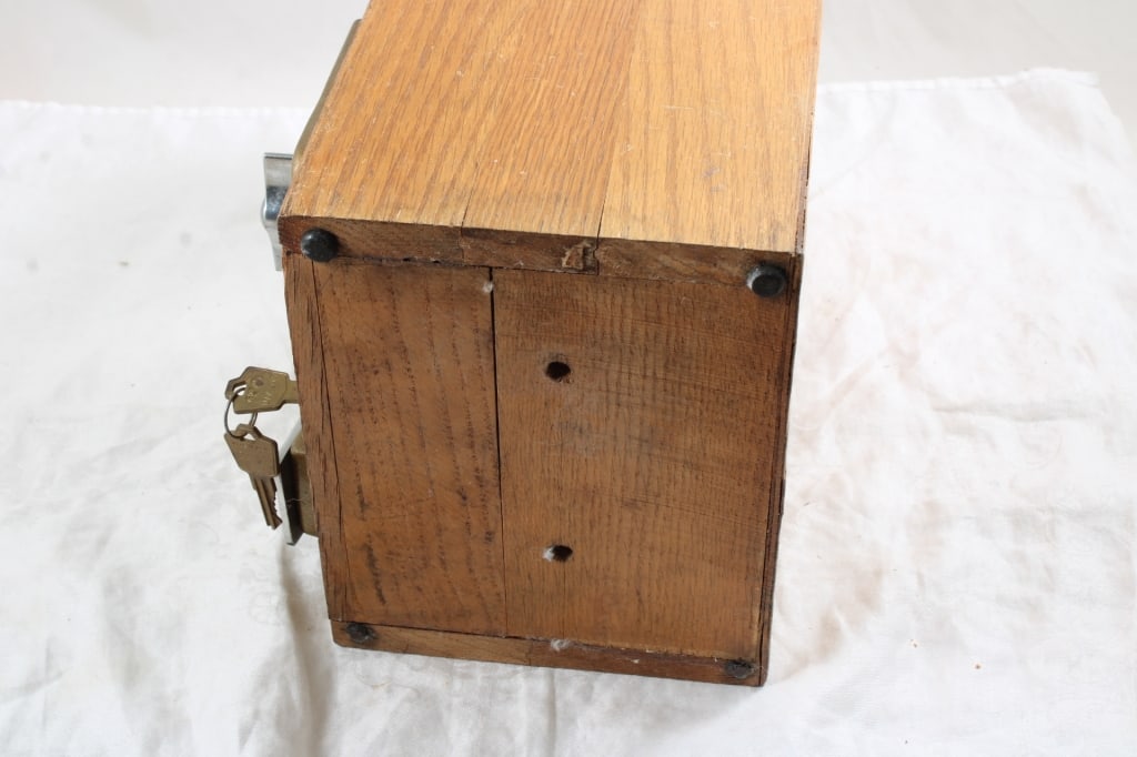 Wood Chicle Treets One Cent Vending Machine w/Key - 11