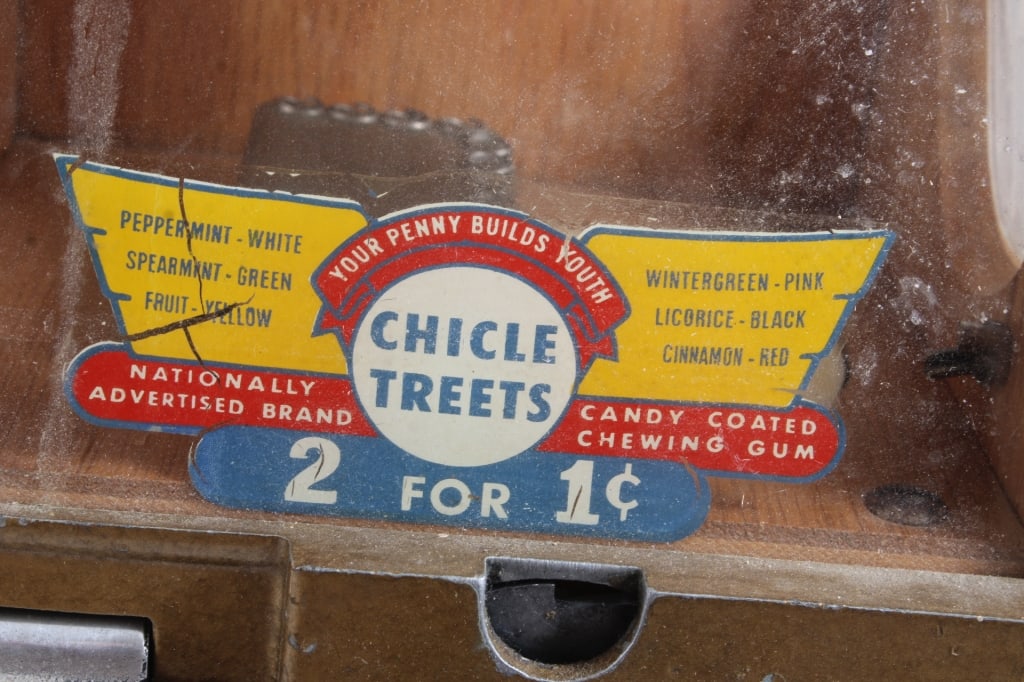Wood Chicle Treets One Cent Vending Machine w/Key - 2