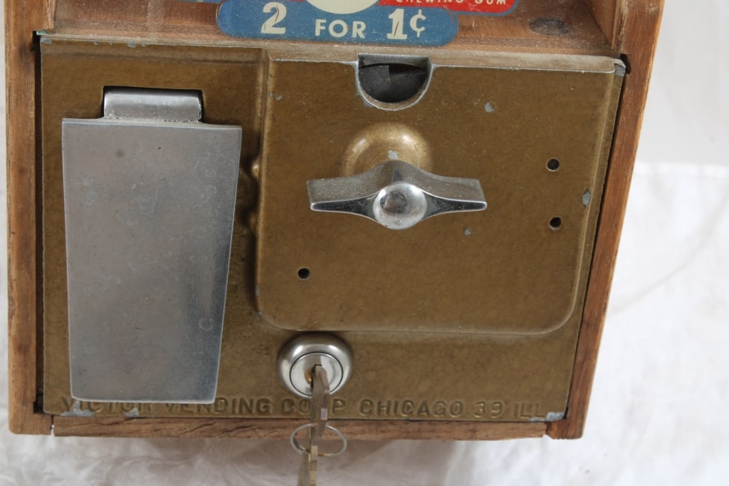 Wood Chicle Treets One Cent Vending Machine w/Key - 4