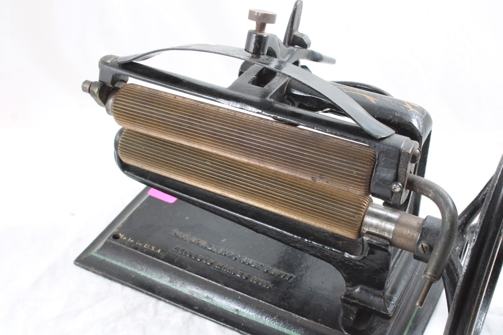 1880 CROWN Cast Iron Fluter - 2