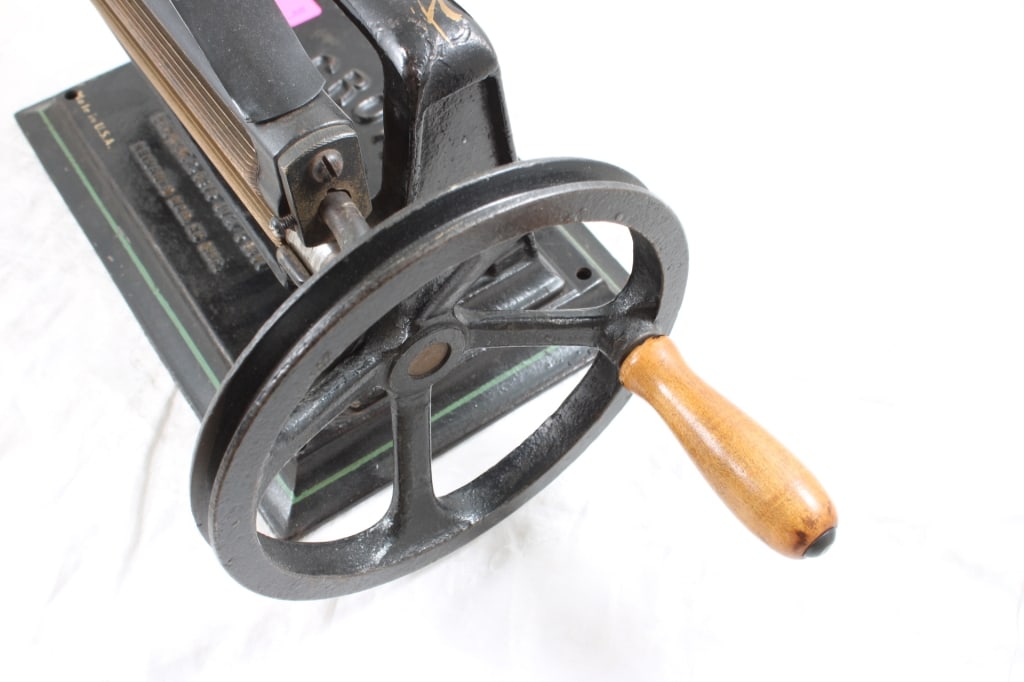 1880 CROWN Cast Iron Fluter - 8