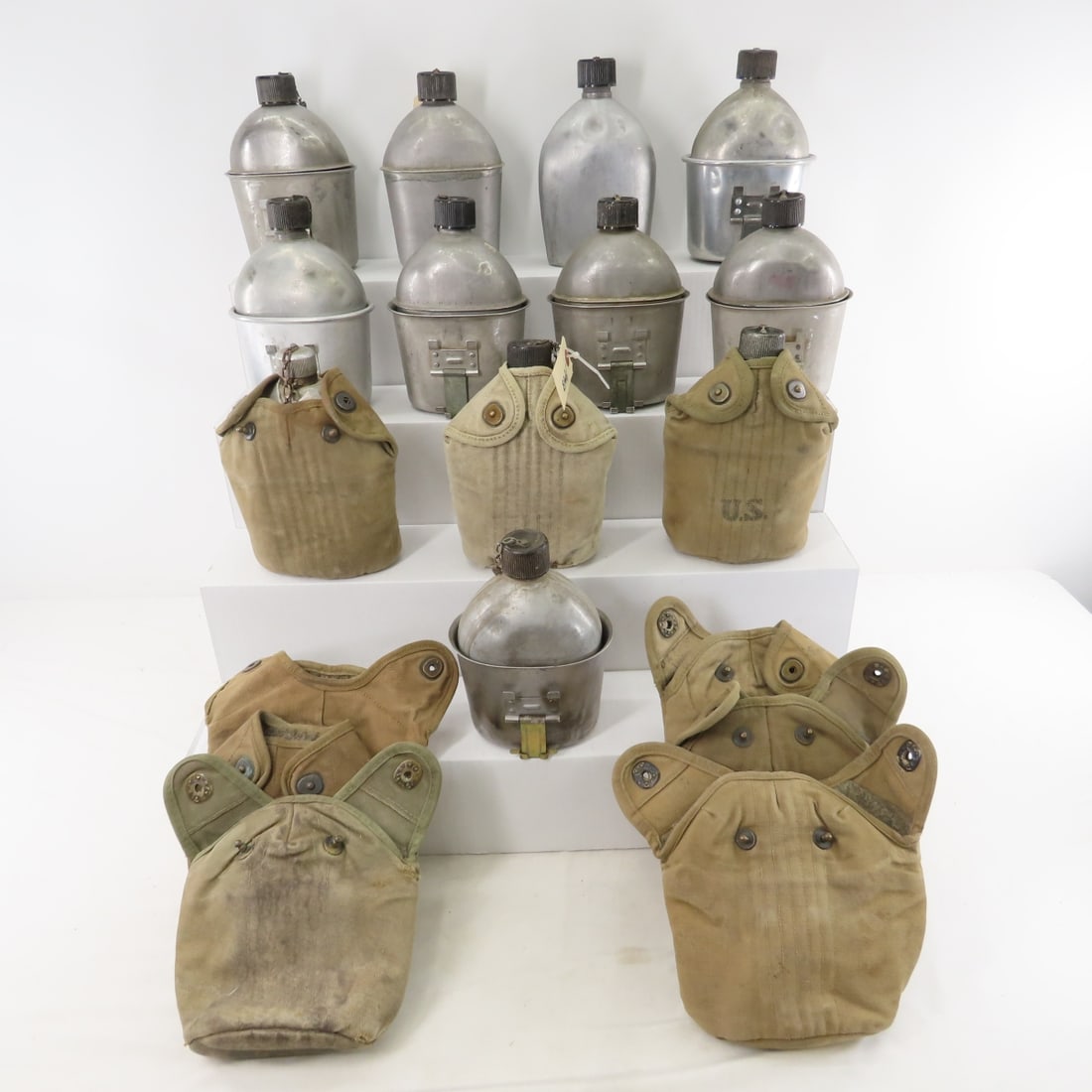 WWII US Military Canteens & Covers (1 of 20)