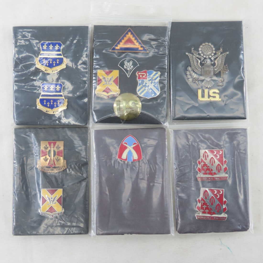 Vintage US Military Patches, Pins, Pouches & More - 2