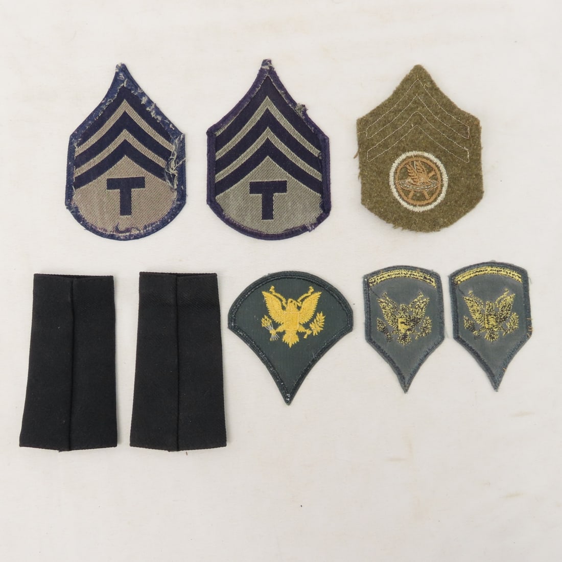 Collection of Vintage US Military Patches, Buttons - 7