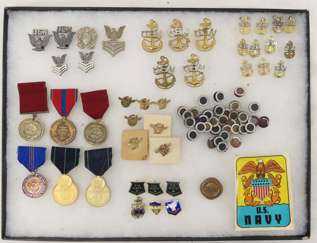 US Navy Insignia & Medals in Riker case (1 of 10)