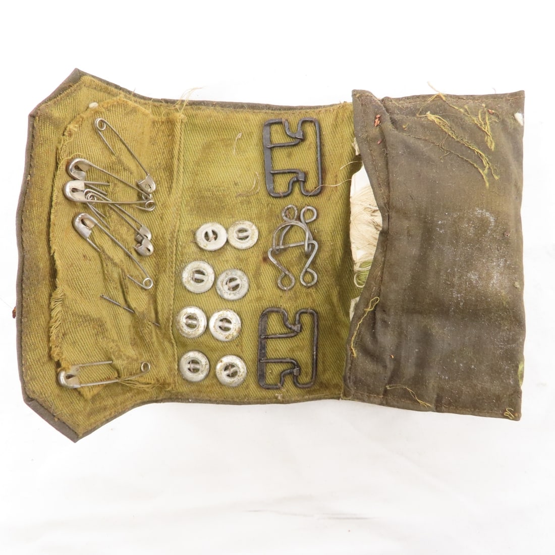 WWII US Military Toiletries, sewing kits, razors - 16