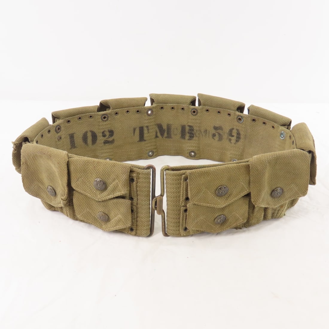 WWI US M1909 Eagle Snap Cavalry Cartridge Belt: WWI US M1909 Eagle Snap Cavalry Cartridge Belt - Lot size: 9 x 7 x 5", 3 lbs Photos are part of description. Live Auctioneers displays a max of 20 photos- all photos can be seen on Proxibid and bid.an