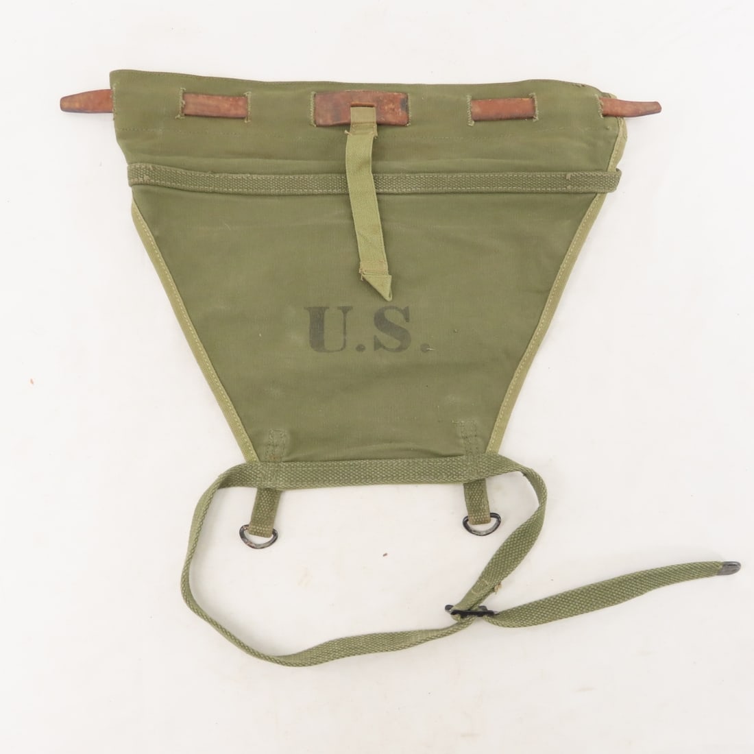 7 WWII US Military pick-mattock covers & 1 pickaxe - 16