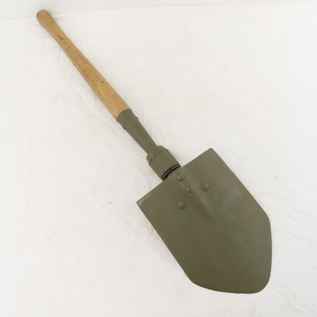 WWII US Army M1943 Shovel, Tent Pack & Bug Net - 12