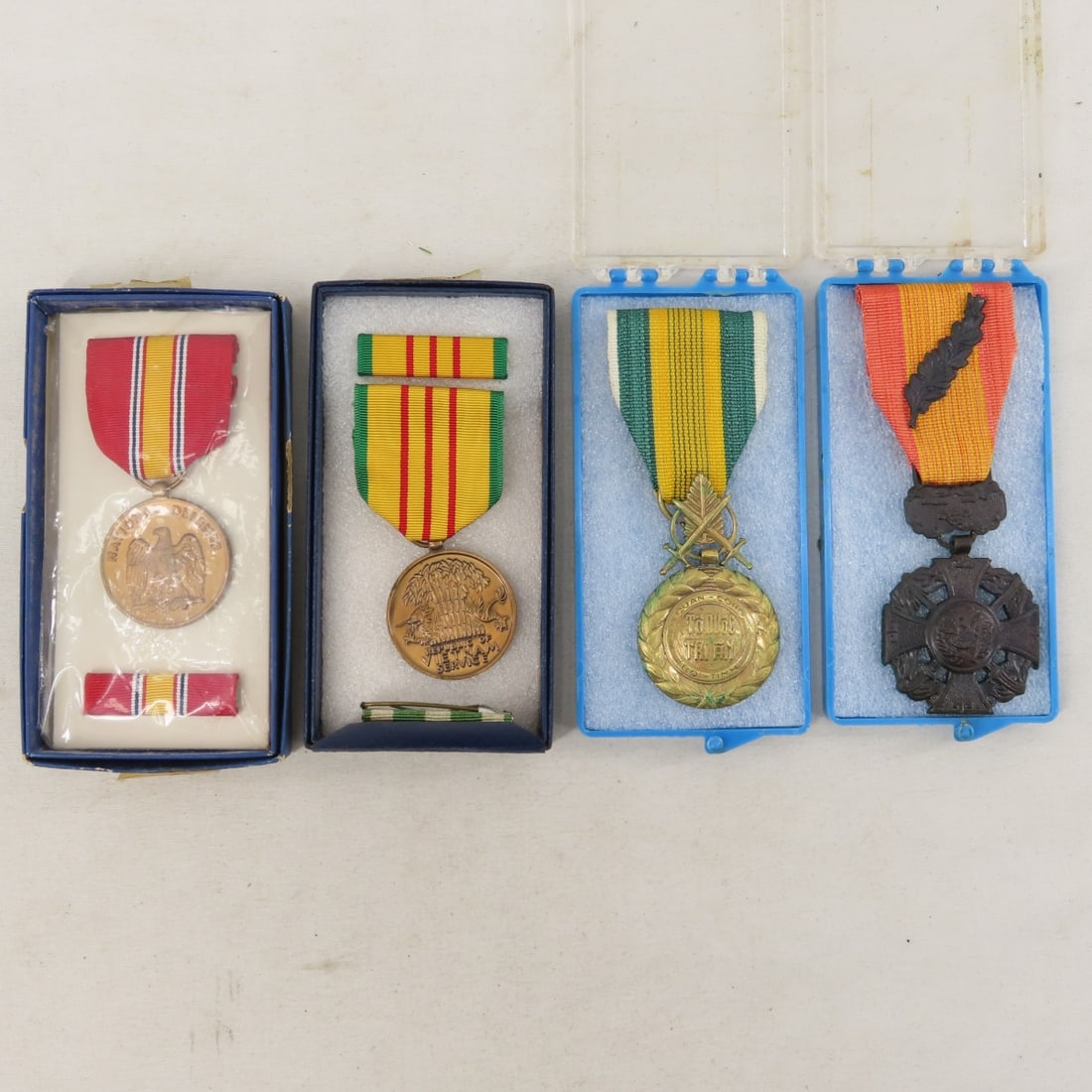 Vietnam Soldier KIA medals with named Purple Heart - 11