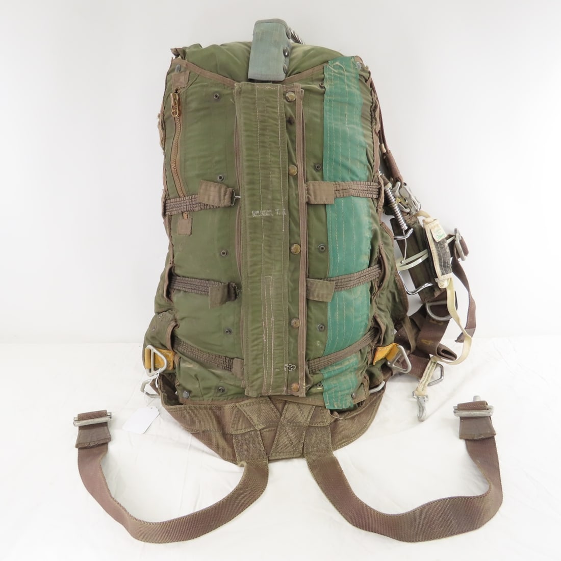 US Military Parachute Harness & Pack (1 of 8)