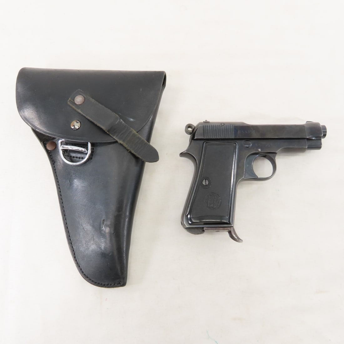 P. Beretta Mod 1934 .380 ACP Pistol with Holster: P. Beretta Mod 1934 .380 ACP Pistol with Holster - SN# G53361, manufactured 1943-45, 7 round magazine with heel release, all steel, 3.7" barrel, Italian service pistol, smith grips with PB logo, with