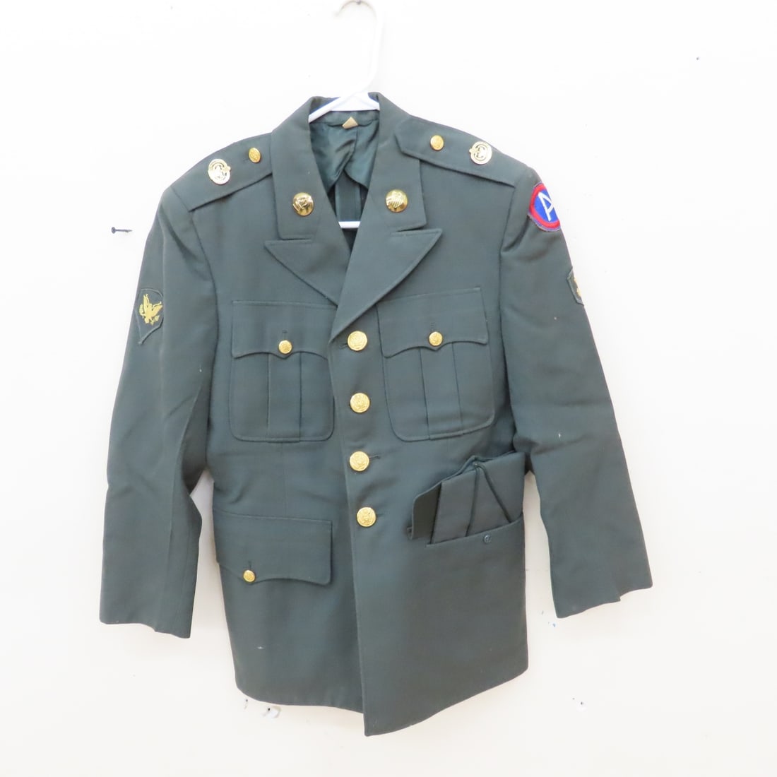 4 US Army Dress jackets with Insignia & More - 13