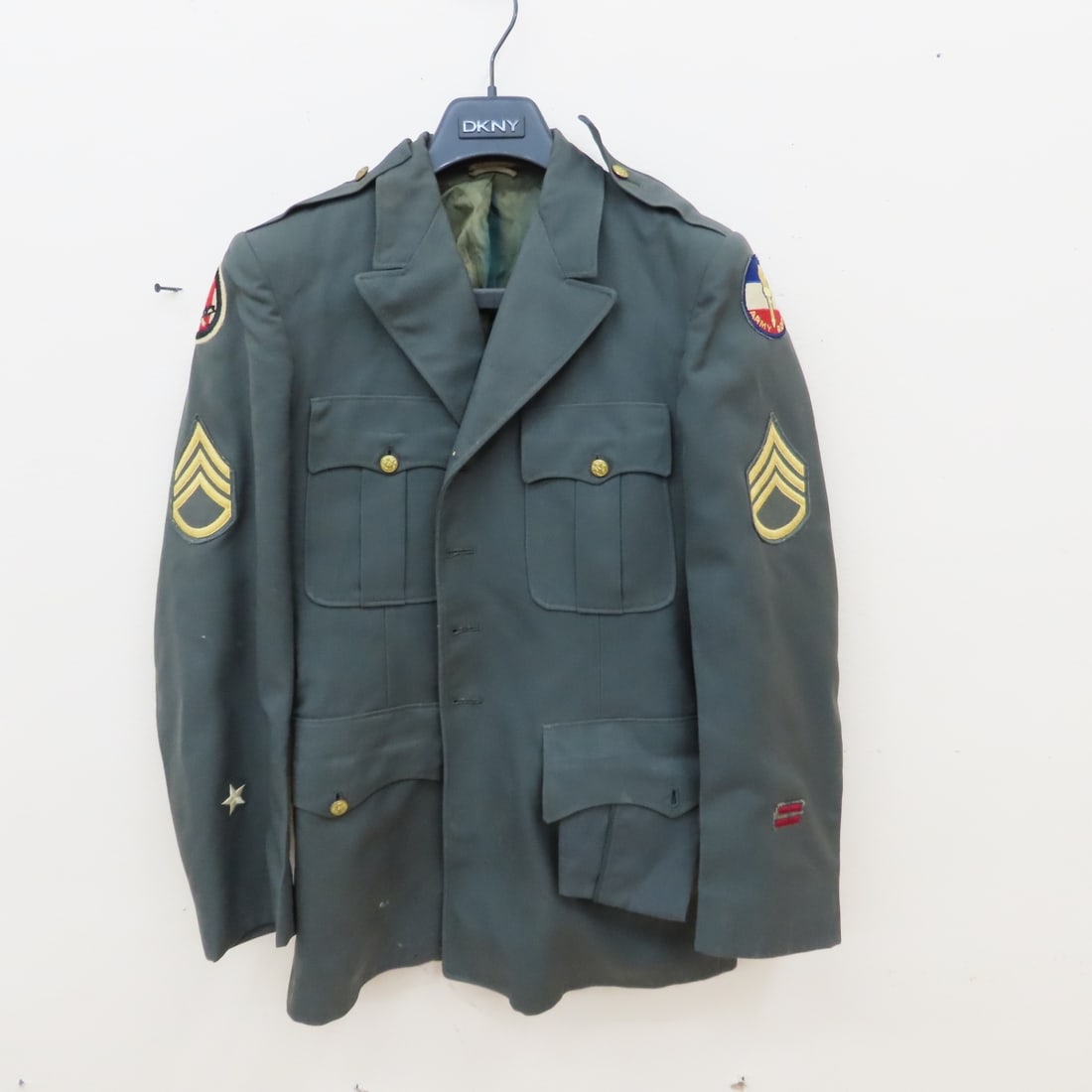 4 US Army Dress jackets with Insignia & More - 2