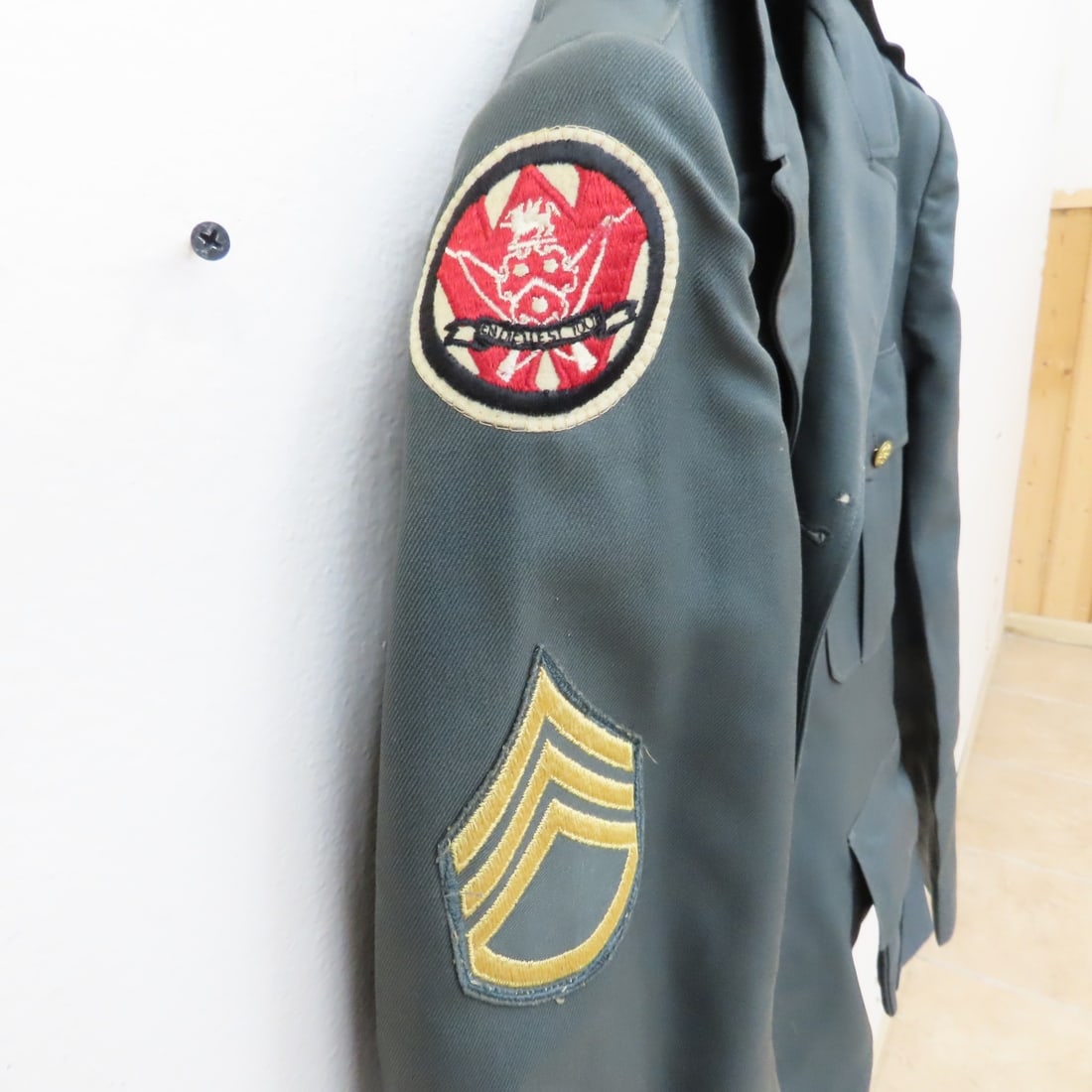 4 US Army Dress jackets with Insignia & More - 4
