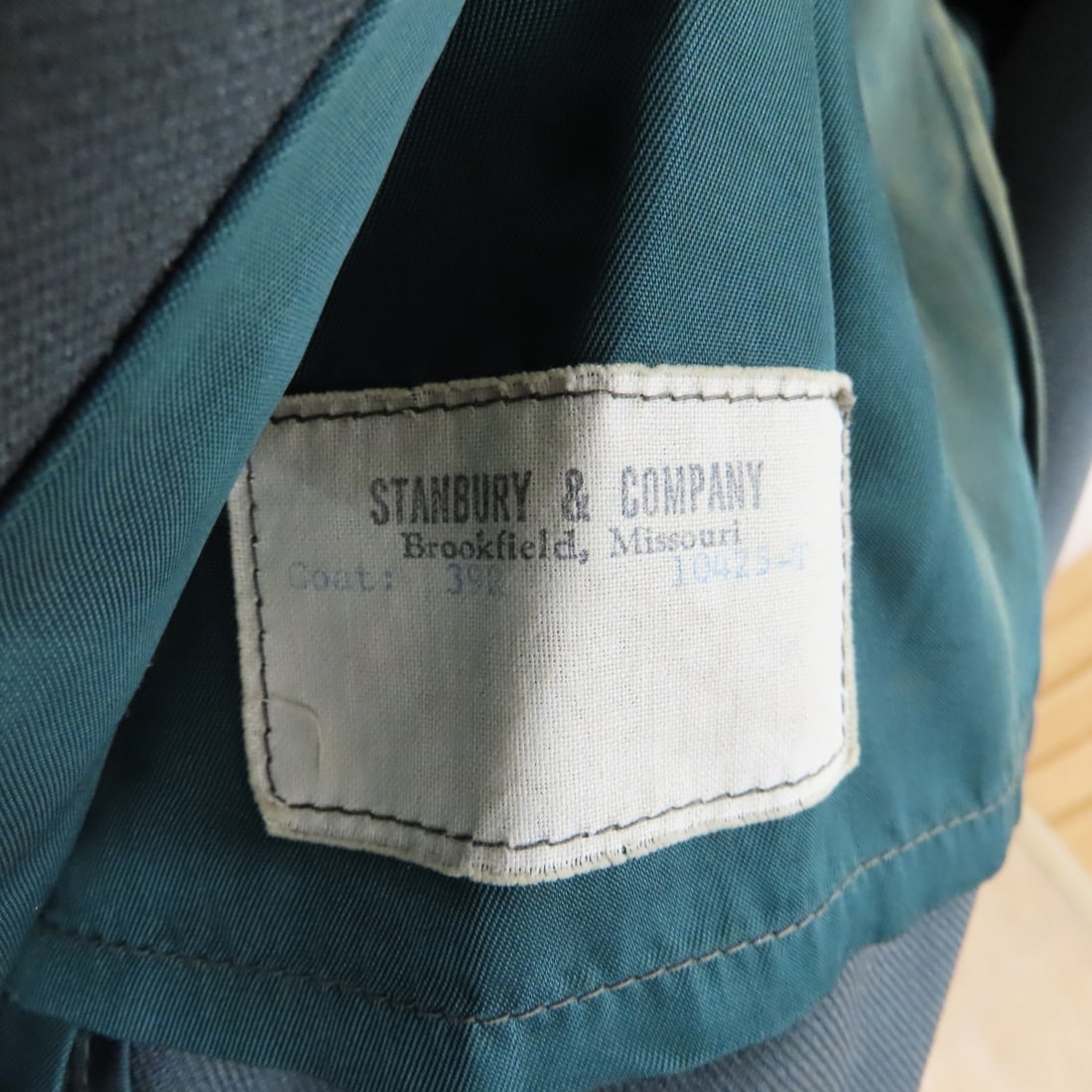 4 US Army Dress jackets with Insignia & More - 6