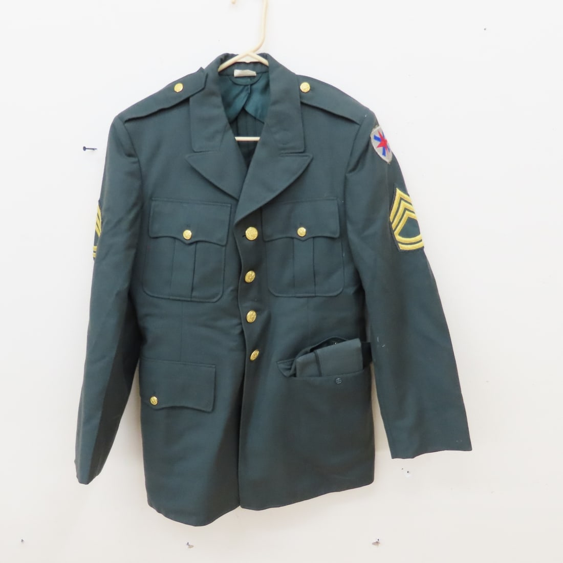 4 US Army Dress jackets with Insignia & More - 7