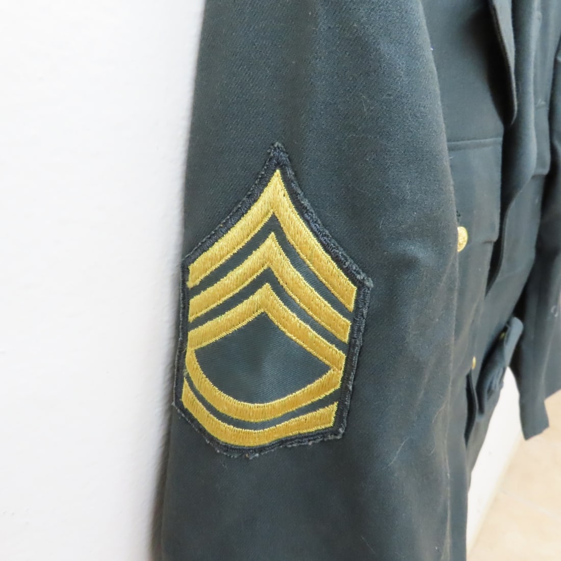 4 US Army Dress jackets with Insignia & More - 9