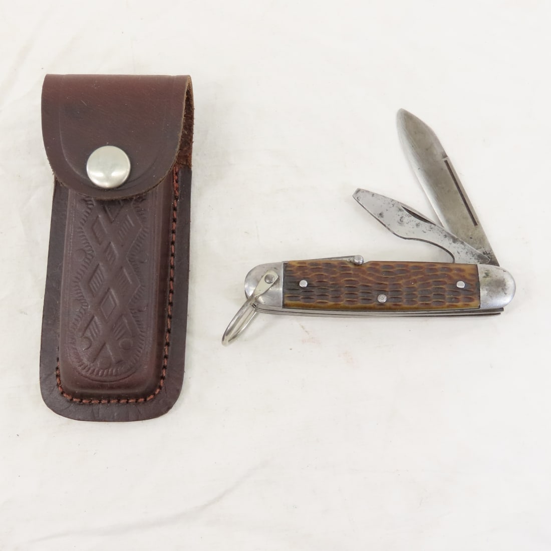 2 Fixed Blade Knives & 3 Pocket Knives - 11