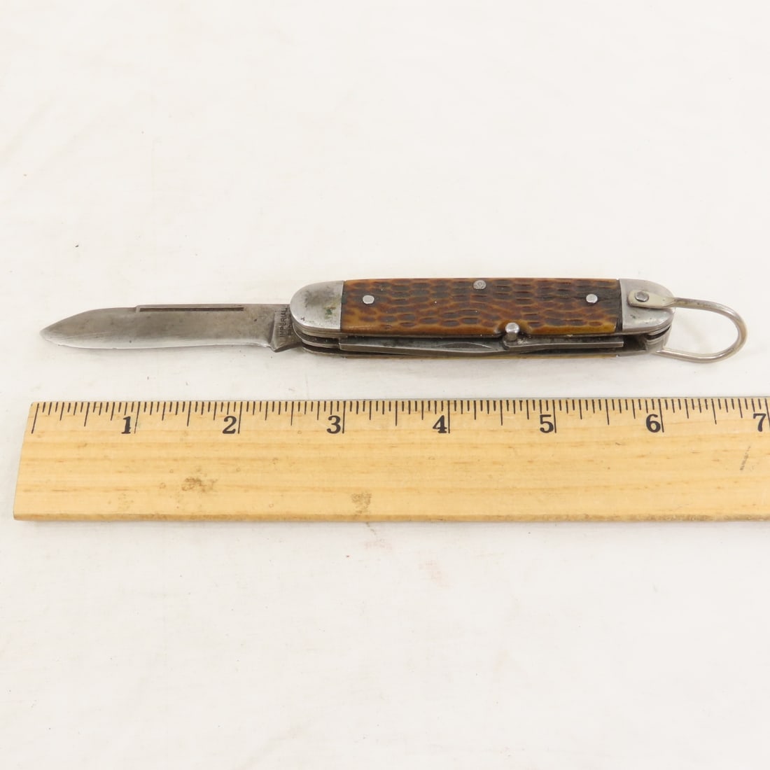 2 Fixed Blade Knives & 3 Pocket Knives - 12