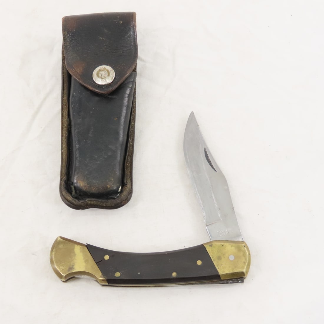 2 Fixed Blade Knives & 3 Pocket Knives - 2