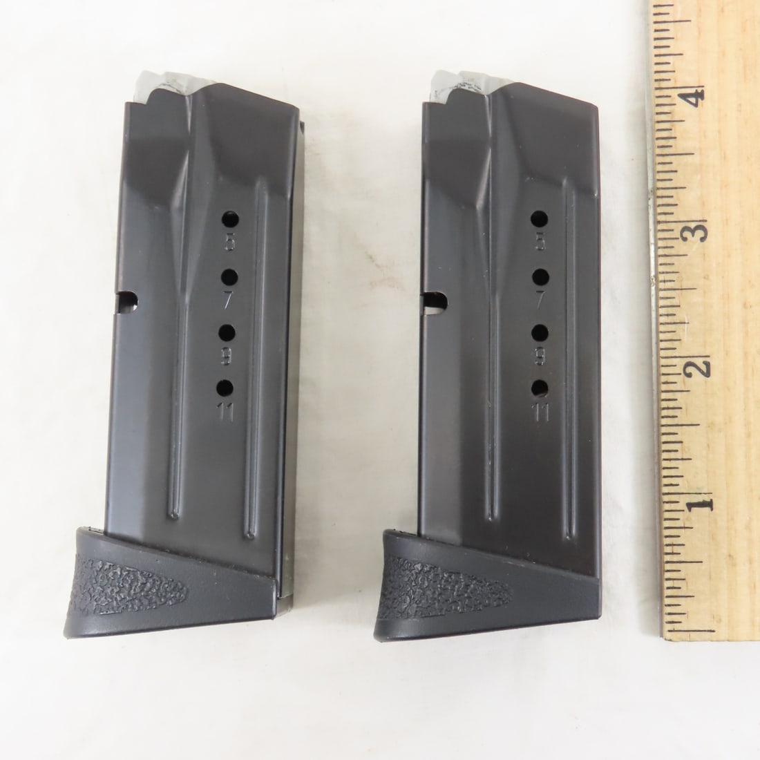 4 Smith & Wesson 9mm magazines - 4