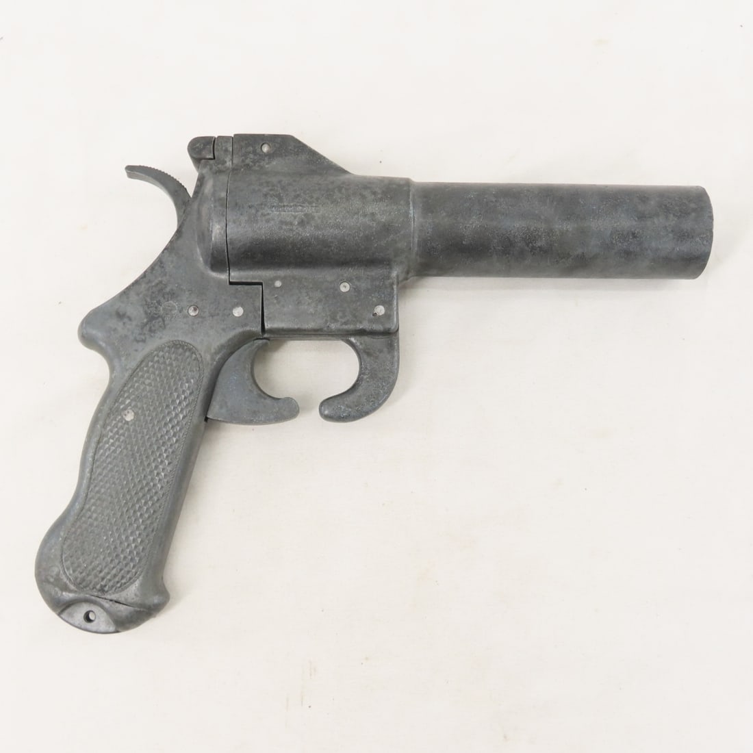 1945 Sklar 37mm Signal Pistol: 1945 Sklar 37mm Signal Pistol - marked P.T.4.45, Z2864, Please know local laws before bidding, Lot size: 11 x 9 x 4", 4 lbs Photos are part of description. Live Auctioneers displays a max of 20 photos