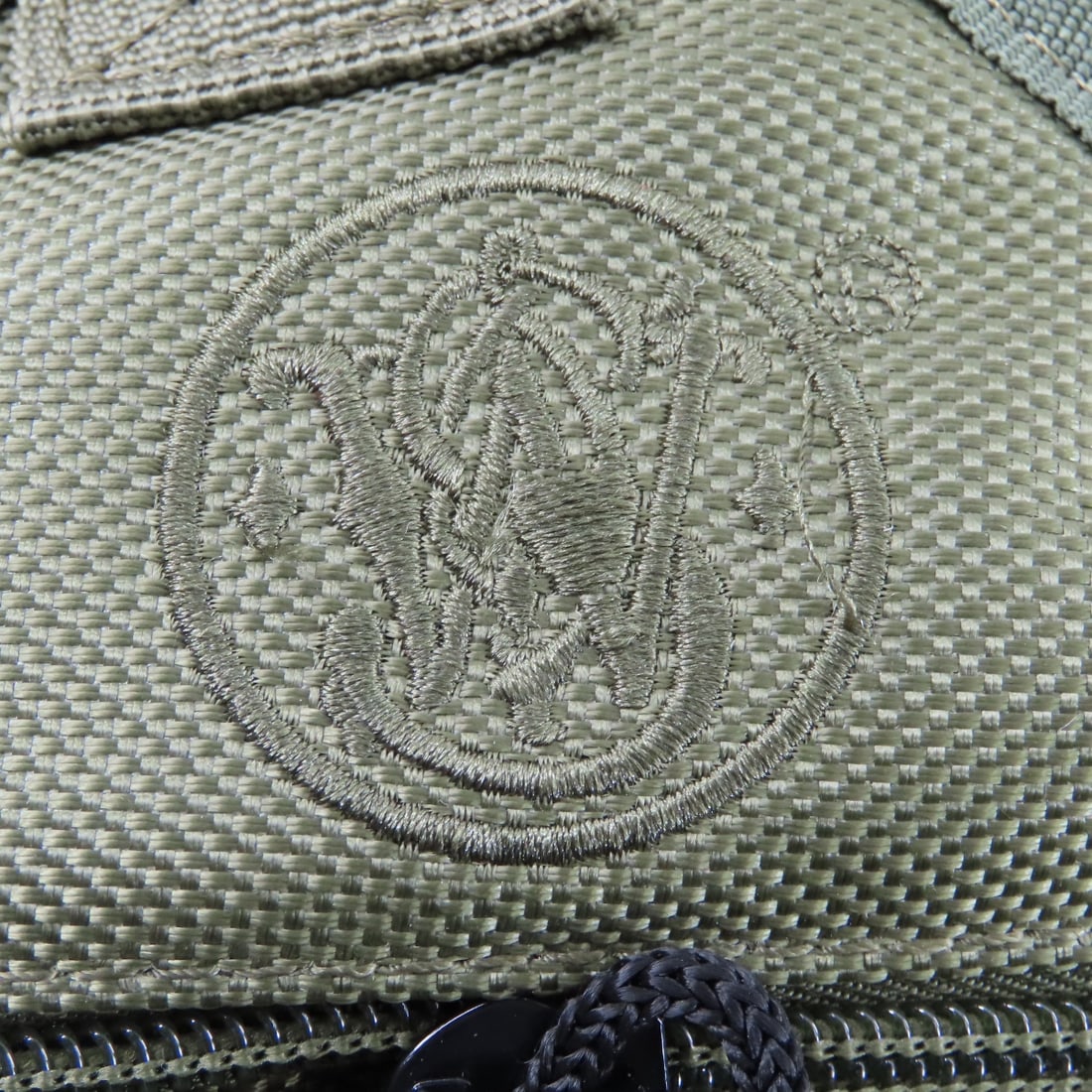 Wild game Trail Cam and 4 Shooting Bags - 8