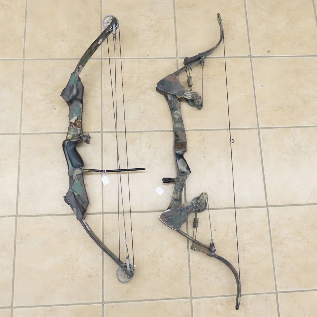 PSE Fire-Flite Express & Other Compound Bow: PSE Fire-Flite Express & Other Compound Bow - PSE graphite SN# 883239, 30" draw, 65-70#, Tree bark camo, in well used condition. Other is unmarked except on knob that is COBRA- has expansion foam