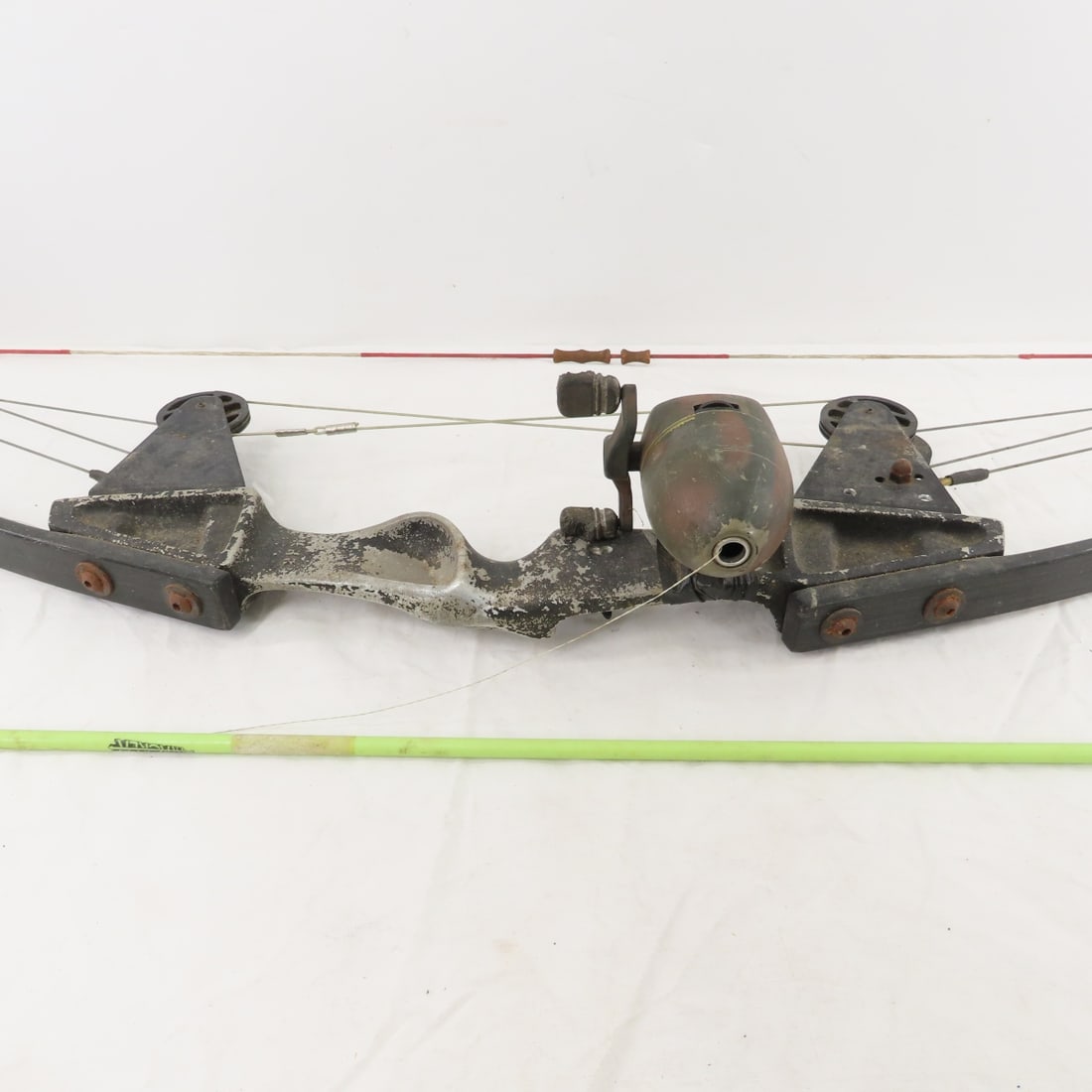 Herter's Compound Fishing Bow with Arrow - 4