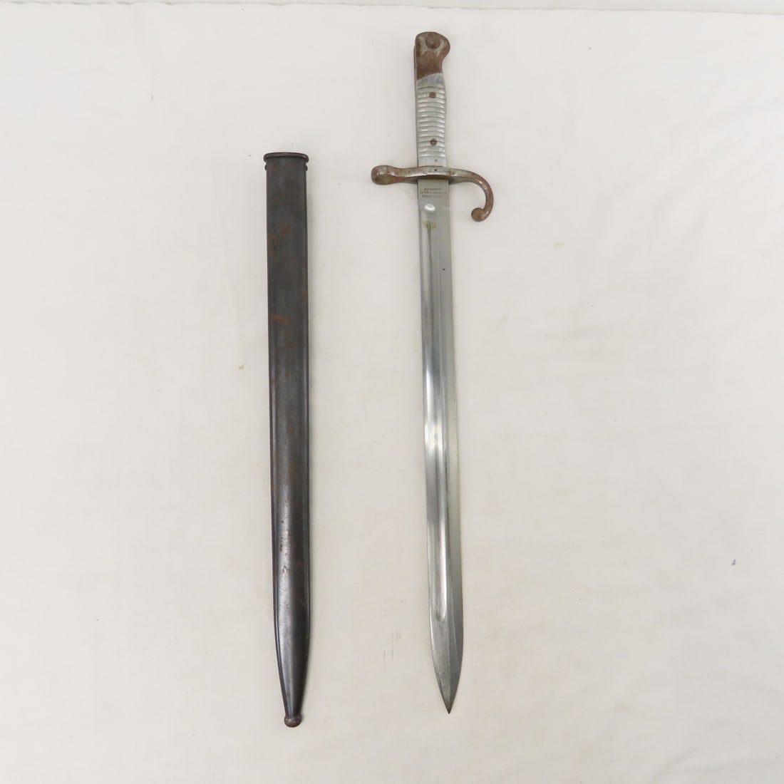 M1909 Second Pattern Bayonet with Scabbard (1 of 20)