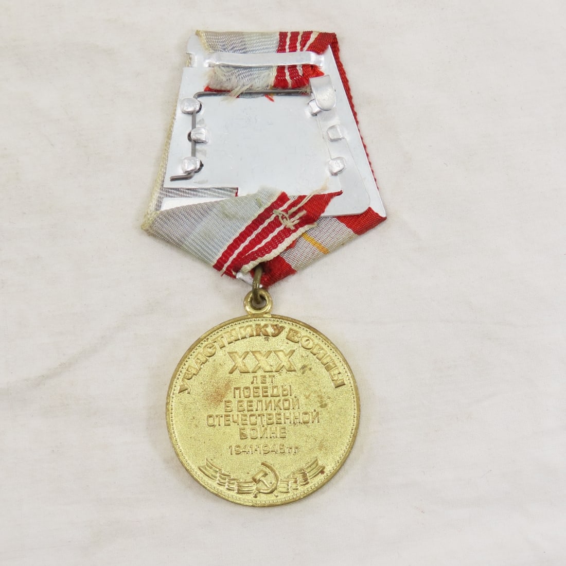 15 WWII Russian Military Medals & Hat Badge - 19