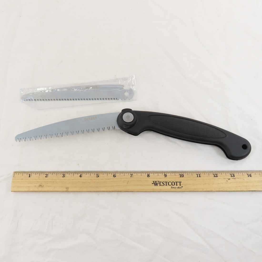 3 Guidesman Knives, Gerber Saw & More - 3