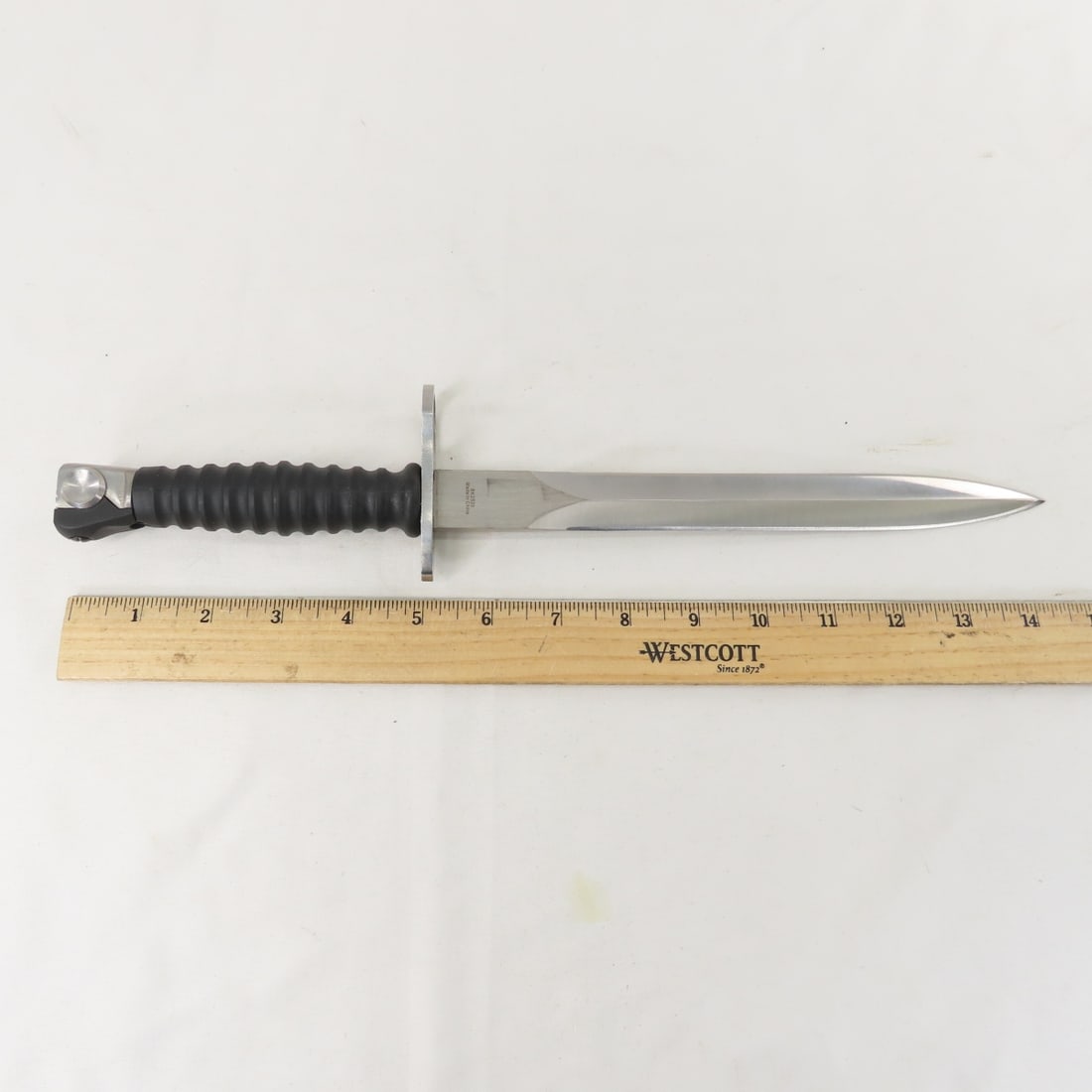 Reproduction Swiss M1957 Bayonet, Scabbard & Frog - 2