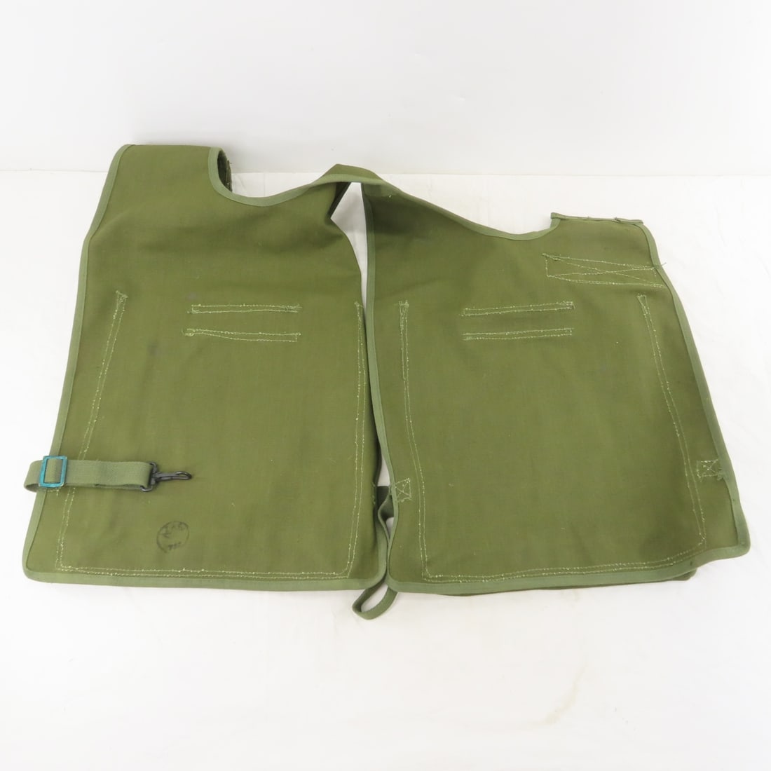 Vintage US Military Entrenching Tool, M2A1 Bag - 16