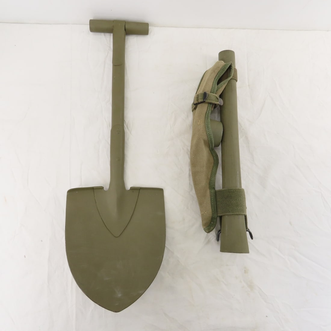 Vintage US Military Entrenching Tool, M2A1 Bag - 2