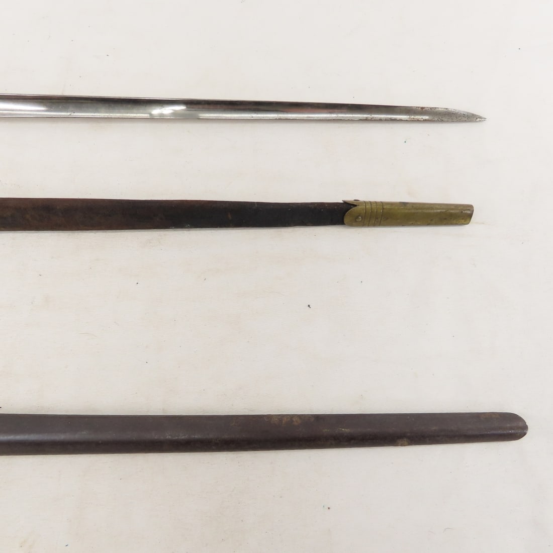 3 Vintage Socket Bayonets & 2 sheaths - 6