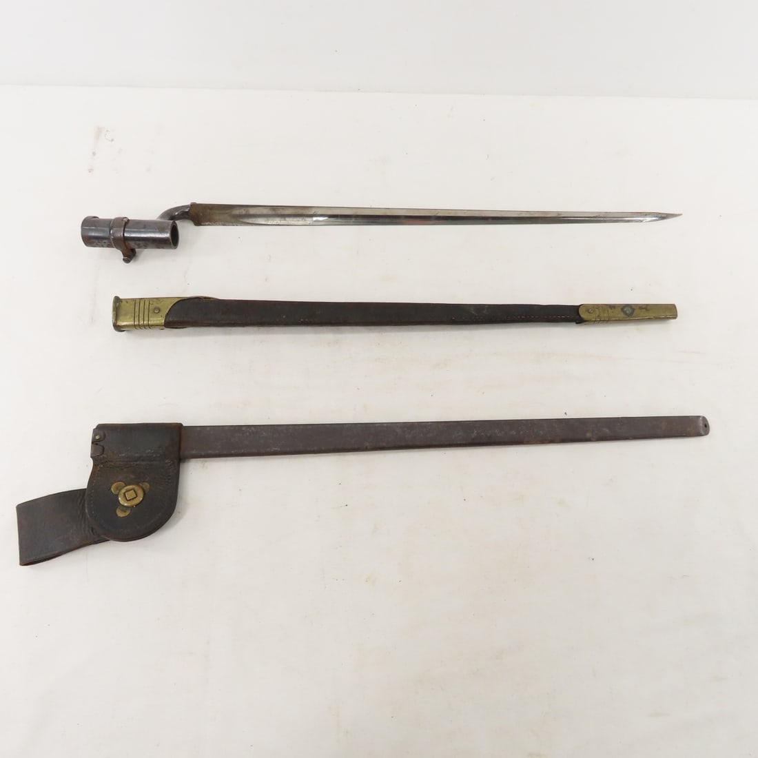 3 Vintage Socket Bayonets & 2 sheaths - 7